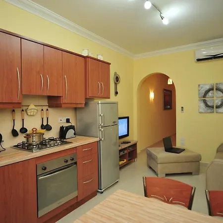 Chesterfield Holiday - 2 Bedroom In * Sliema