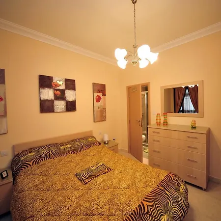 Chesterfield Holiday - 2 Bedroom In * スリーマ